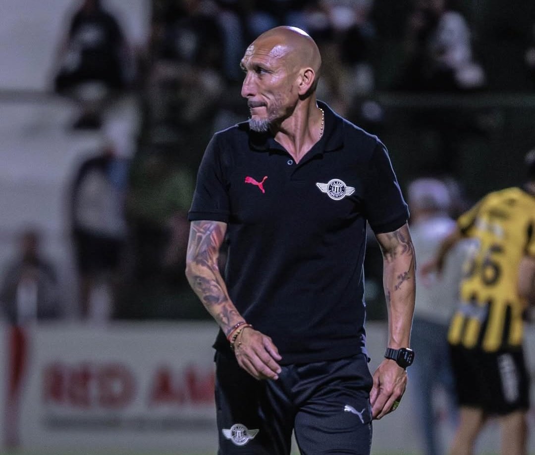 Pablo Guiñazú en Libertad:
•14 partidos dirigidos
•3 victorias 
•6 empates
•5 derrotas
•35,71 % de efectividad.