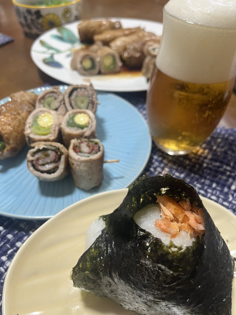昨日の🍙

しゃけにぎり
豚ロースのいろいろ野菜巻き添え
大葉と梅・ヤングコーンとチーズとインゲン・長ネギと柚子胡椒
彩りもキレイだし味も👍💕

 #OnigiriAction