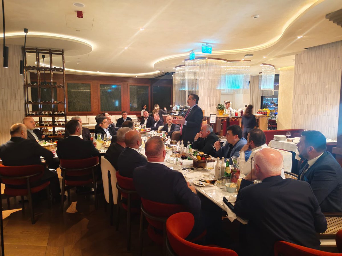 farukcelikcomtr's tweet image. Türkiye Gürcistan milletvekilleri dostluk grubu olarak 
￼ Gürcistan ziyaretimizin üçüncü gününde;
Türk işbirliği kalkınma ajansı (TIKA) 
￼ Tiflis Yunus Emre enstitüsü ve Gürcistan Türk işadamları Derneği’ni ziyaret ettik.
Akşam yemeğinde Gürcistandaki iş insanlarımızın…