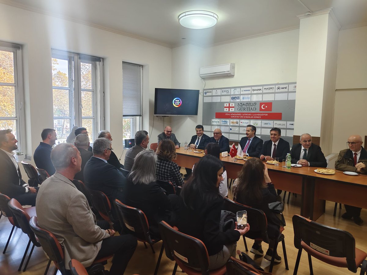 farukcelikcomtr's tweet image. Türkiye Gürcistan milletvekilleri dostluk grubu olarak 
￼ Gürcistan ziyaretimizin üçüncü gününde;
Türk işbirliği kalkınma ajansı (TIKA) 
￼ Tiflis Yunus Emre enstitüsü ve Gürcistan Türk işadamları Derneği’ni ziyaret ettik.
Akşam yemeğinde Gürcistandaki iş insanlarımızın…