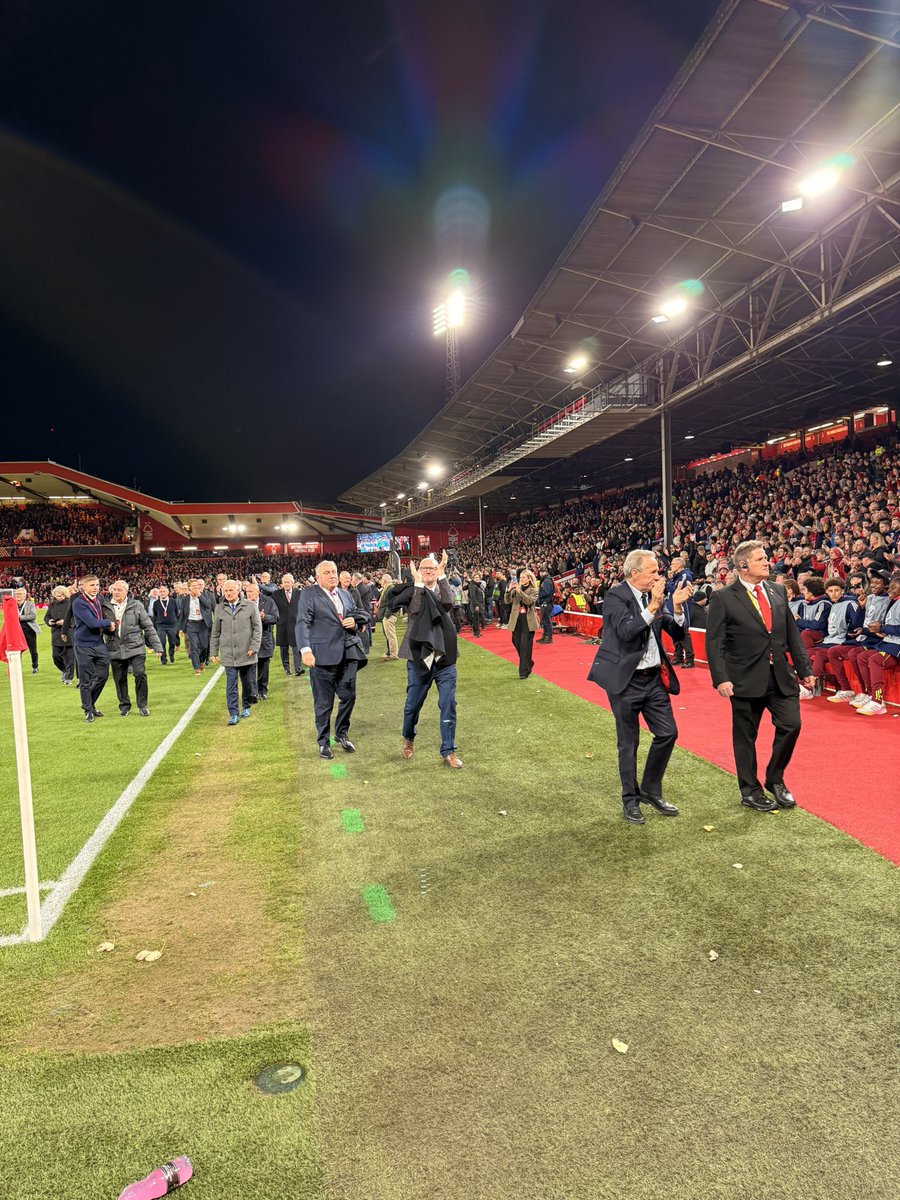 tom_banx's tweet image. Two 3-0s on the bounce, one against Liverpool and one in Europe, against Malmo of all the teams. Imagine being told that in November 2021. Having a load of European legends walk past you isn’t bad either. Today was special, and the boys backed it up too