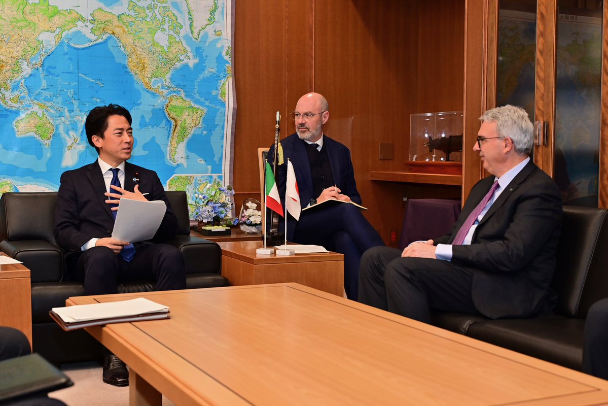 ModJapan_en's tweet image. On Nov 27, DM Koizumi received a courtesy call from H.E. Gianluigi BENEDETTI, Italian Ambassador to Japan @ ItalyinJPN. They confirmed theircommitment to deepen cooperation in various fields including defense equipment and technology such as GCAP and mili-to-mil exchanges🇯🇵🤝🇮🇹