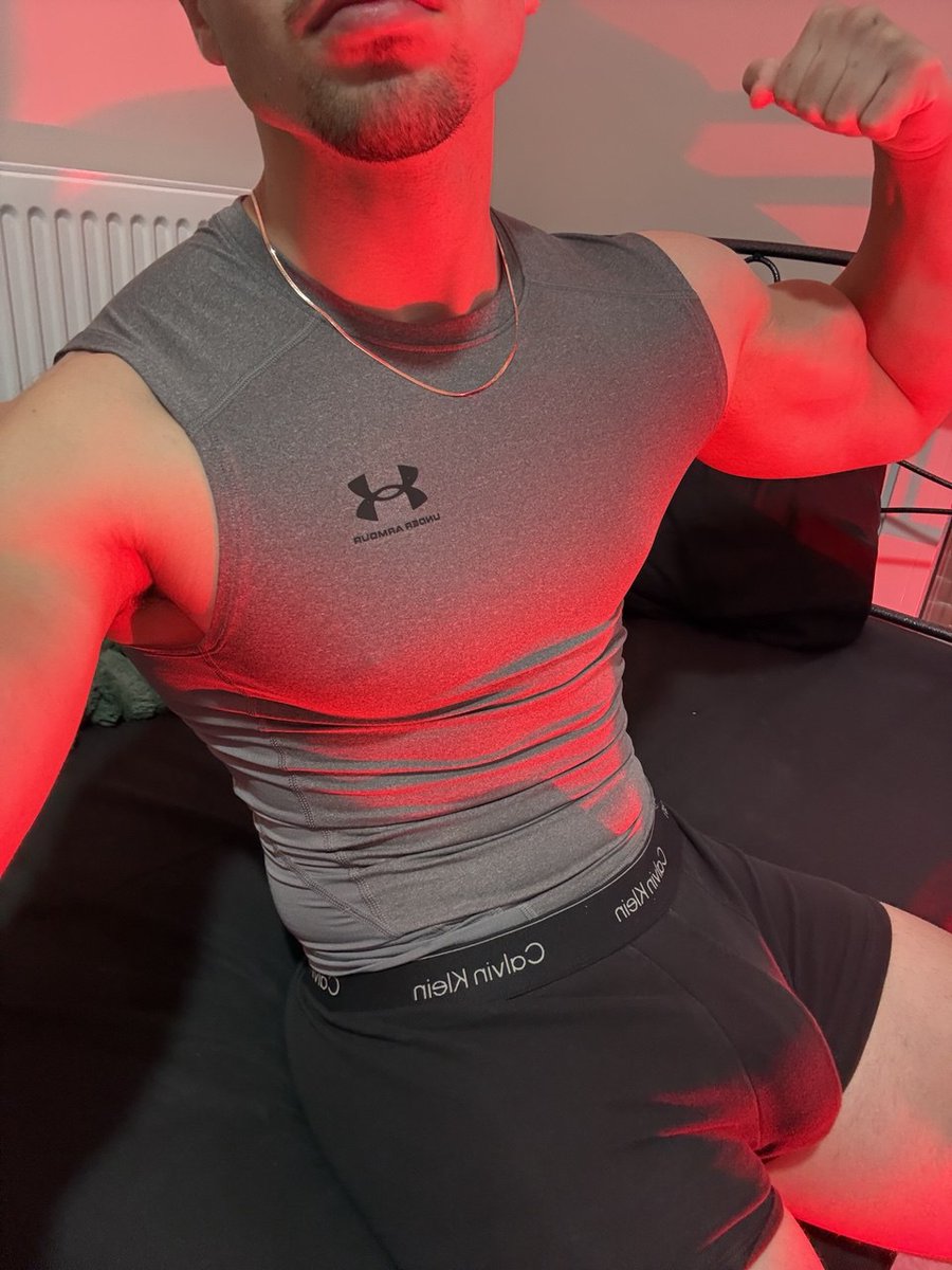 LOtsuka's tweet image. I’m just a 🏳️‍🌈 guy who loves older men is that bad?