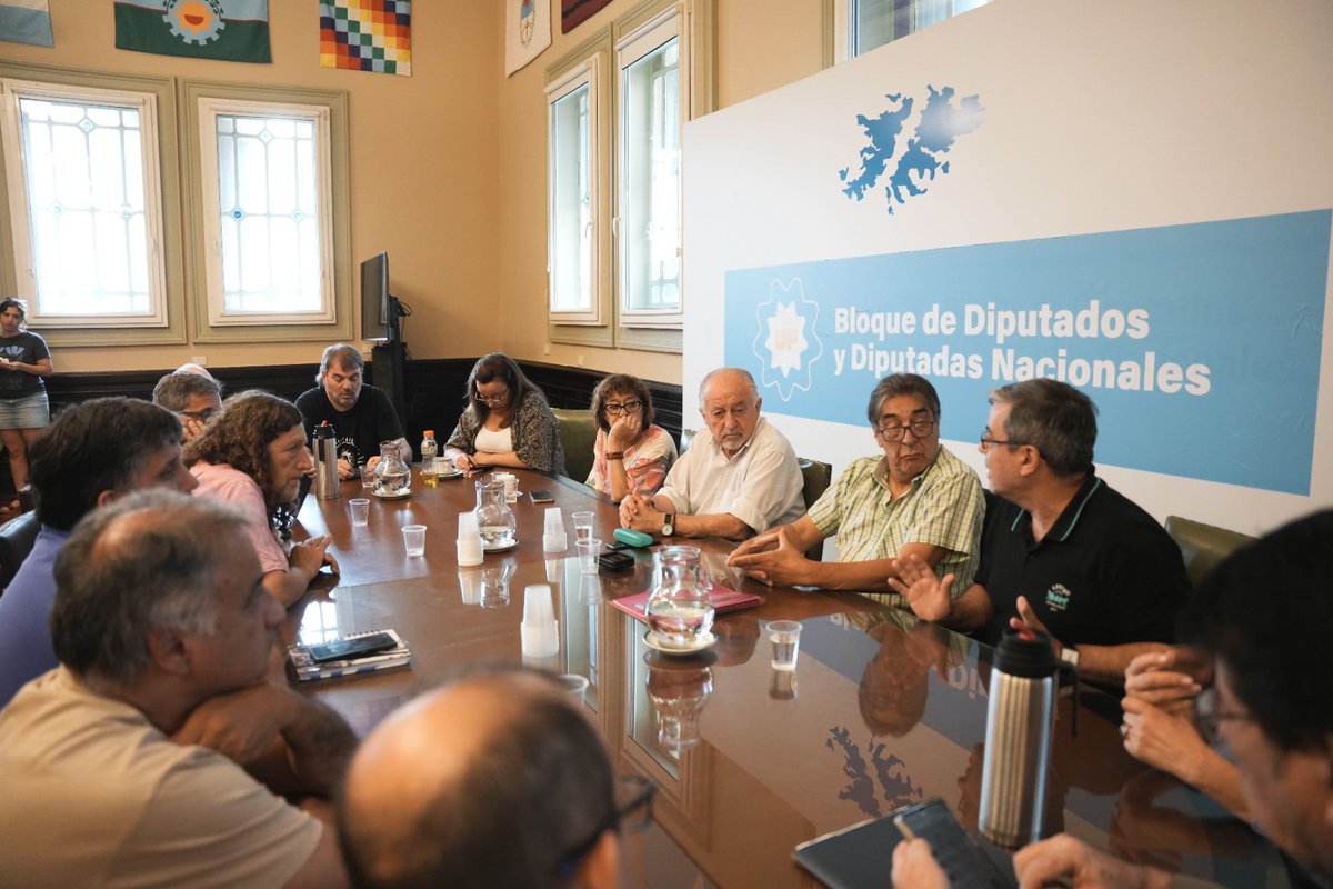 gerpmartinez's tweet image. Este mediodía nos reunimos en el bloque de Unión por la Patria con referentes de las dos CTA.

👉 Presupuesto 2026, reforma laboral e impositiva fueron algunos de los temas que abordamos. 

 Unidad y articulación para construir un mejor futuro en defensa de los trabajadores.