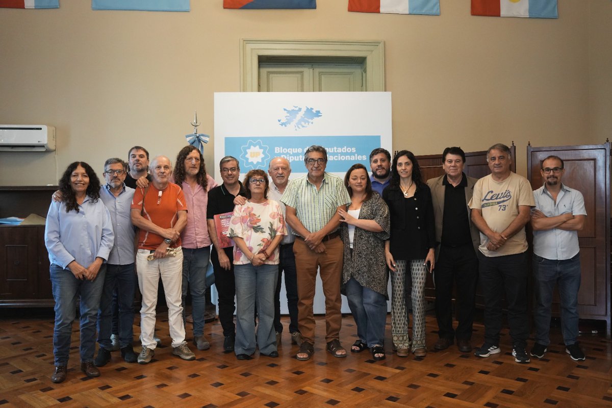 gerpmartinez's tweet image. Este mediodía nos reunimos en el bloque de Unión por la Patria con referentes de las dos CTA.

👉 Presupuesto 2026, reforma laboral e impositiva fueron algunos de los temas que abordamos. 

 Unidad y articulación para construir un mejor futuro en defensa de los trabajadores.