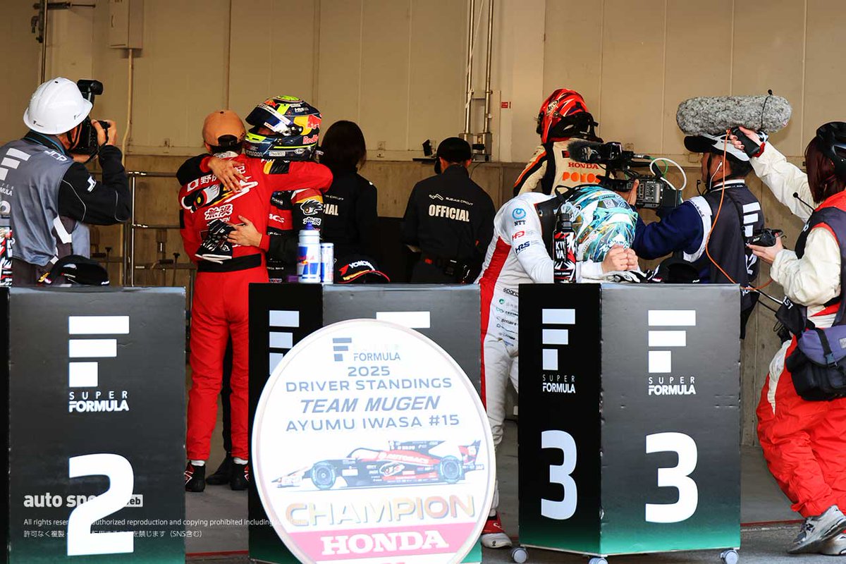 AUTOSPORT_web's tweet image. パルクフェルメの涙と握りしめた拳……初タイトルを逃した太田格之進「やり切った。無限と歩夢が一枚上手だった」 as-web.jp/super-formula/… #SFormula #スーパーフォーミュラ #SuperFormula
