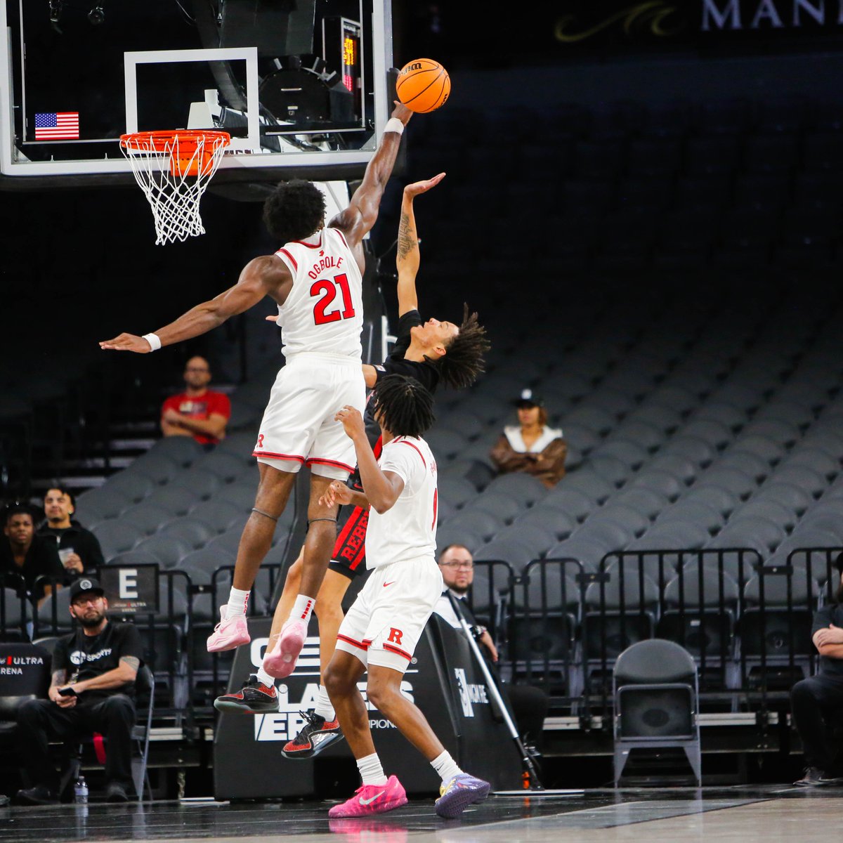 RutgersMBB's tweet image. Big Manny doing it all!

Career-high 21 points, career-high 13 rebounds and a pair of blocks.

71-58, RU. 3:48 to play.

#TheKnighthood🛡️⚔️