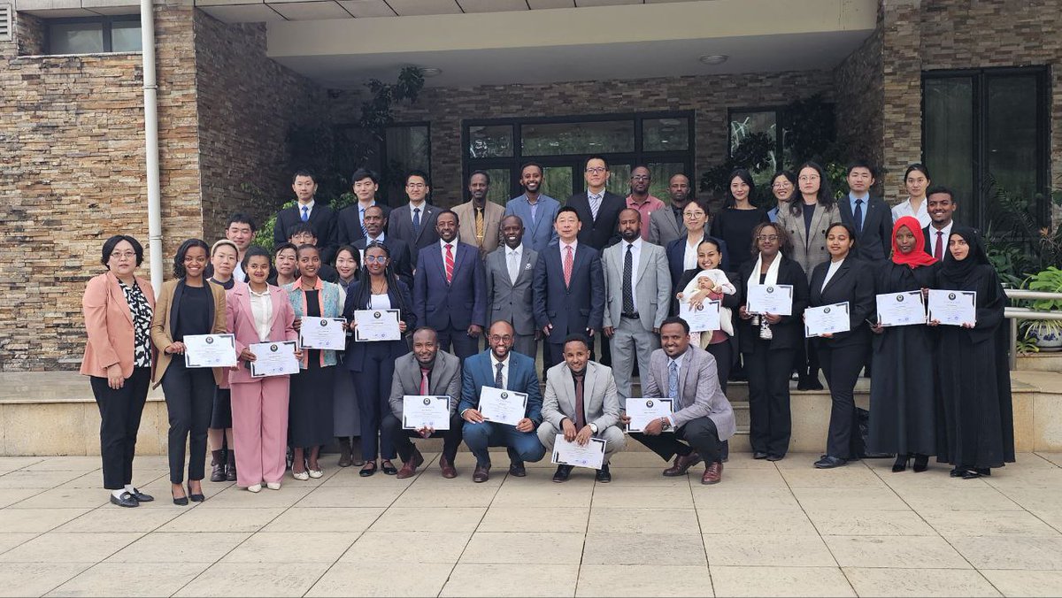 fanatelevision's tweet image. 🇪🇹🇨🇳: Language training bridges #Ethiopia-#China cultural and strategic cooperation for mutual benefit
@ChinaEmbAddis
fanamc.com/english/langua…