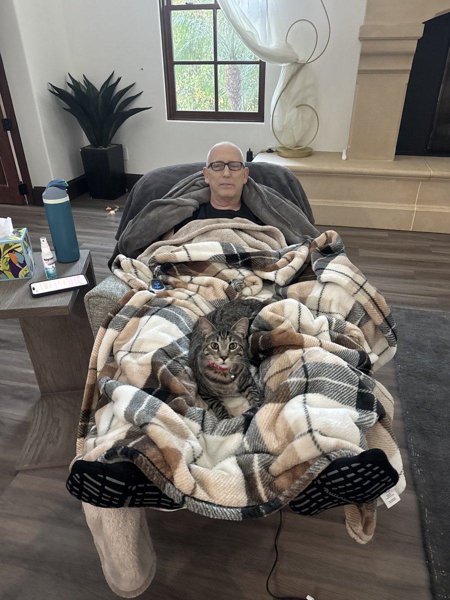 ScottAdamsSays's tweet image. Happy Thanksgiving! Home at last.