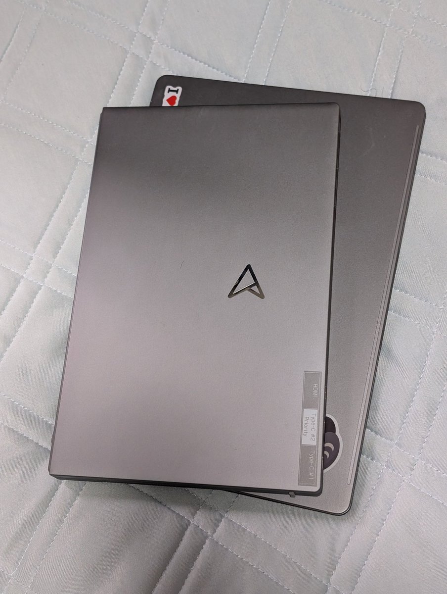 kazu_1991's tweet image. 最近の重めの仕事あるときの持ち出しキット
HPのZBook Ultra G1aにASUSのZenScreen Fold
作業場所がキチンとあるならこれにHHKBも持っていく感じ