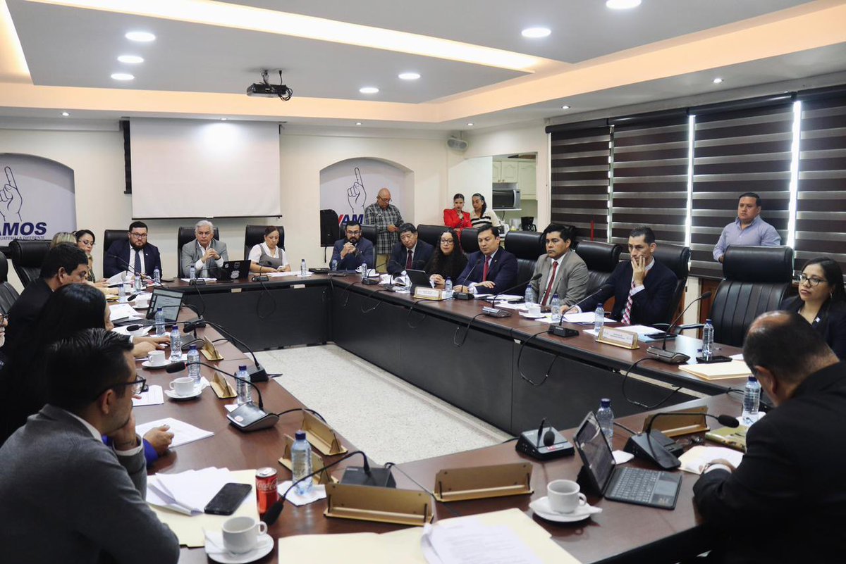 La Comisión de Asuntos Electorales llevó a cabo una mesa técnica para continuar con el análisis de la iniciativa 6588, que propone reformas a la Ley Electoral y de Partidos Políticos.
#congresogt #Guatemala <a href="/CongresoGuate/">Congreso Guatemala</a>