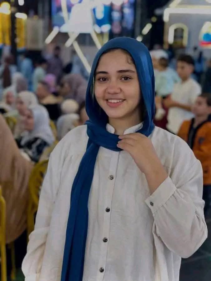 عندك احد بعمرها او تشبه لها تعال خاص علمني 

#معصيتي_رحتيًِِِ 
#ديوت_بدويٌّْ