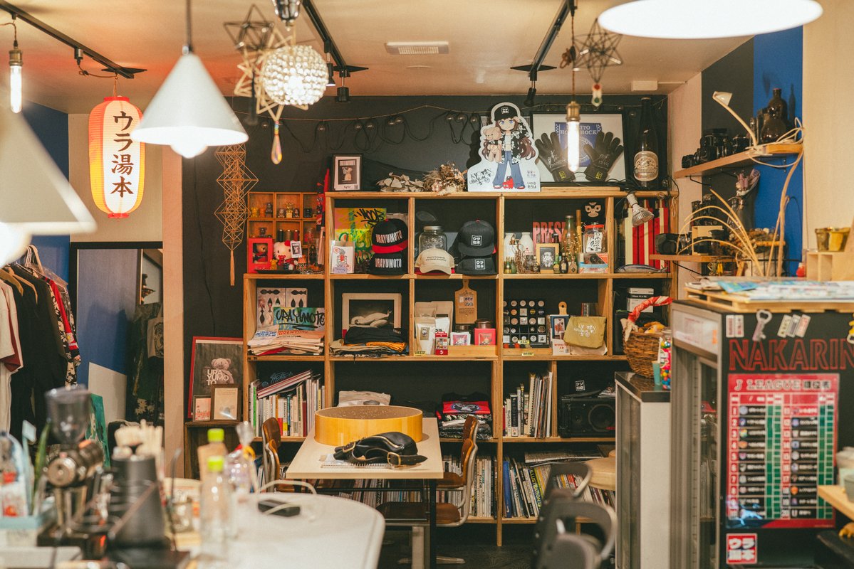 gonzo_nakaryng's tweet image. 裏湯本の夜。Kyotenの灯。三函の静寂。サッカーと仲間。
そんな話を書きました。

湯本の裏路地で、いわきFCの今シーズンと一緒に過ごした夜のこと。
勝っても負けても、この路地に灯がともっていました。

裏湯本で見えた景色を、noteにまとめています。
👇
note.com/kyoten385/n/n8…

#note #裏湯本