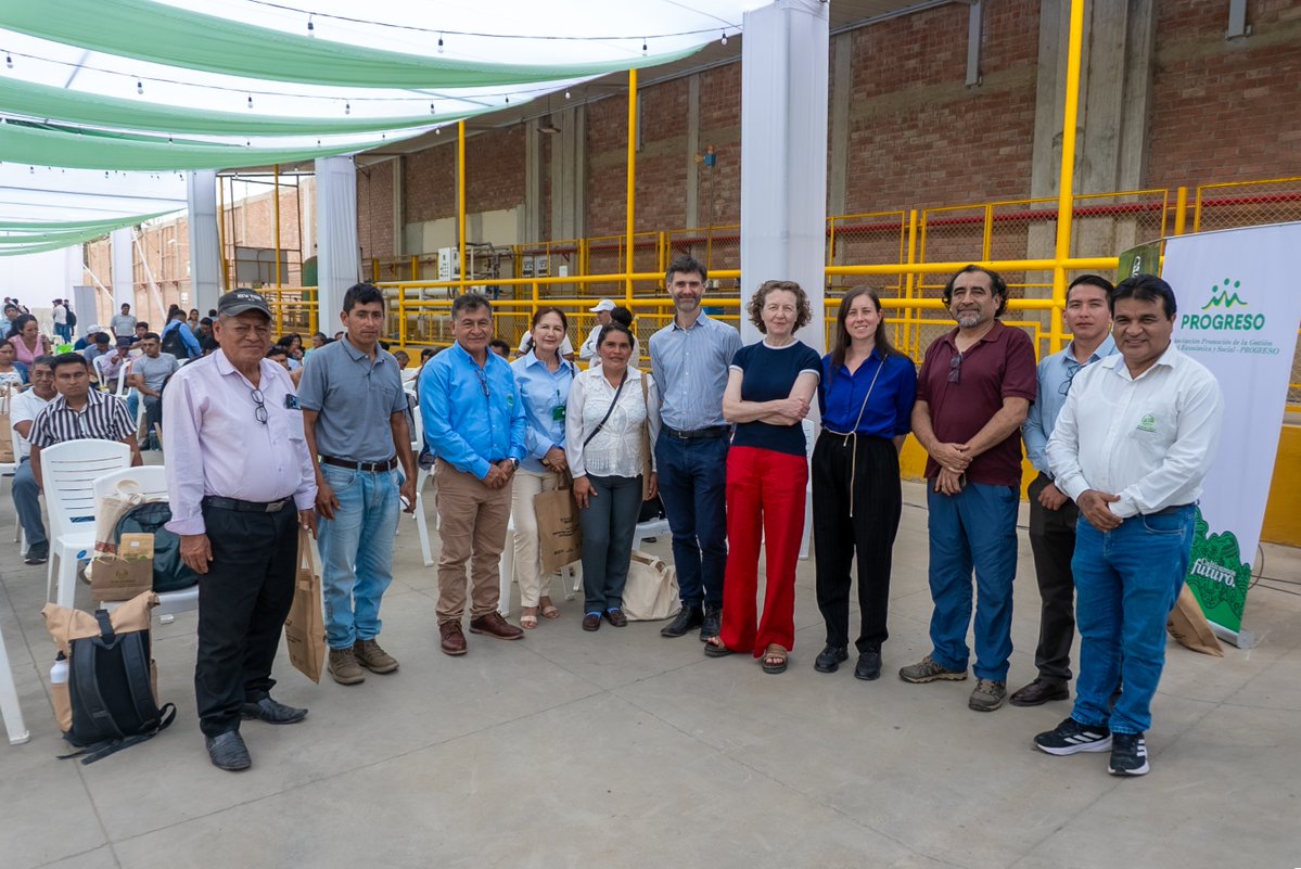PROGRESO3's tweet image. El 24 de noviembre, se realizó la presentación del proyecto  “𝘗𝘳𝘰𝘮𝘰𝘷𝘦𝘳 𝘶𝘯 𝘊𝘢𝘤𝘢𝘰 𝘺 𝘶𝘯 𝘊𝘢𝘧𝘦́ 𝘚𝘰𝘴𝘵𝘦𝘯𝘪𝘣𝘭𝘦 𝘦𝘯 𝘦𝘭 𝘗𝘦𝘳𝘶́ – 𝘗𝘳𝘰𝘥𝘶𝘤𝘵𝘰𝘴 𝘥𝘦𝘭 𝘉𝘰𝘴𝘲𝘶𝘦”. Ejecutado por @PROGRESO3 , @CoopNorandino y @AVSFlatam, financiado por @AFD_es
