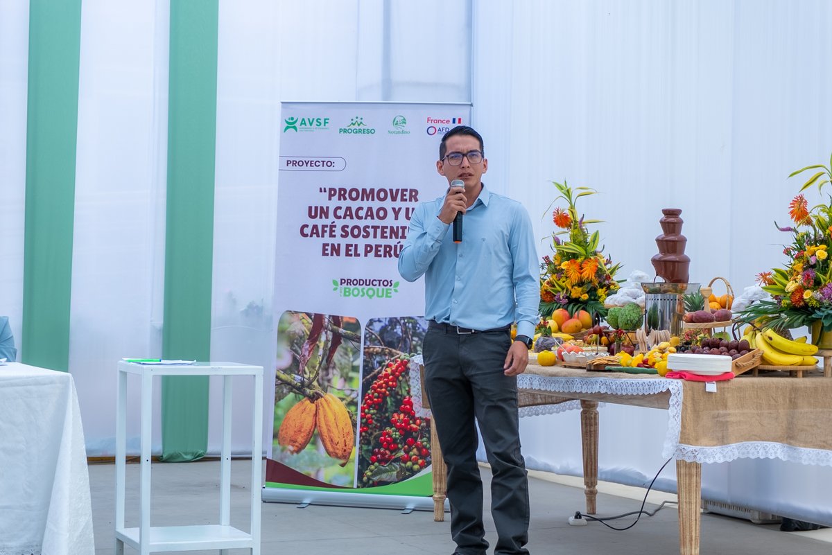 PROGRESO3's tweet image. El 24 de noviembre, se realizó la presentación del proyecto  “𝘗𝘳𝘰𝘮𝘰𝘷𝘦𝘳 𝘶𝘯 𝘊𝘢𝘤𝘢𝘰 𝘺 𝘶𝘯 𝘊𝘢𝘧𝘦́ 𝘚𝘰𝘴𝘵𝘦𝘯𝘪𝘣𝘭𝘦 𝘦𝘯 𝘦𝘭 𝘗𝘦𝘳𝘶́ – 𝘗𝘳𝘰𝘥𝘶𝘤𝘵𝘰𝘴 𝘥𝘦𝘭 𝘉𝘰𝘴𝘲𝘶𝘦”. Ejecutado por @PROGRESO3 , @CoopNorandino y @AVSFlatam, financiado por @AFD_es