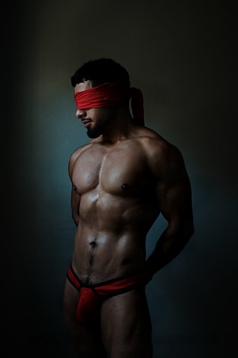 2kool4zim's tweet photo. What will you do while I’m blindfolded?

#mood #blindfold #malebody https://t.co/fl6Q5DbJcV