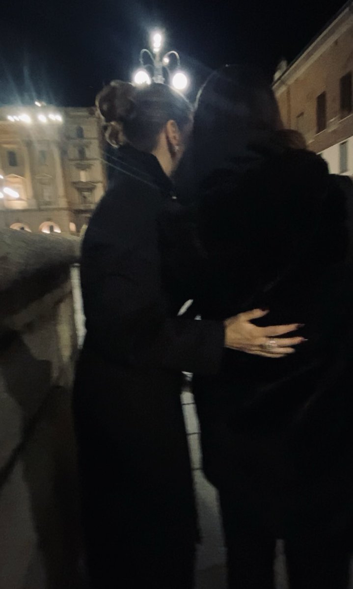 tivedodafuori's tweet photo. casa mia per sempre 
mi eri mancata piccolo sole
@AmorosoOF 💛☀️
#alessandraamoroso https://t.co/EviZvfIc30
