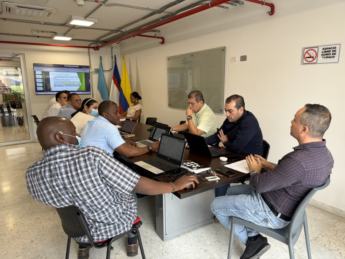 ¡Unidos por la educación de nuestros niños, niñas y jóvenes de Cali! 🙌🏻✨

La Secretaría de Educación Distrital, en articulación con el <a href="/Mineducacion/">MinEducación</a> , realizó una mesa técnica para trabajar sobre varios temas, entre los más importantes,  la cobertura contratada.

#EducaciónCali