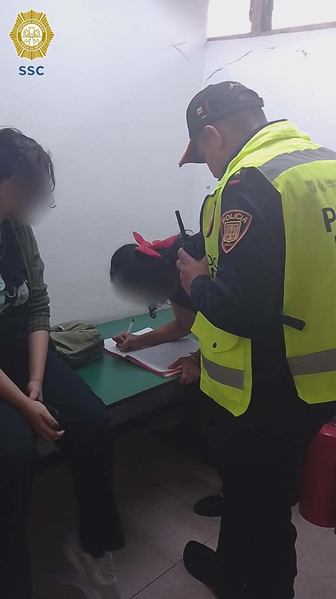 SSC_CDMX's tweet image. #TarjetaInformativa | Uniformados de @PBI_SSC de la #SSC realizaron la búsqueda y localización de una menor, que se extravió en la estación #Hidalgo, de la #Línea3, del @MetroCDMX.

Mientras los oficiales realizaban sus funciones de prevención en el área de andenes de la estación…