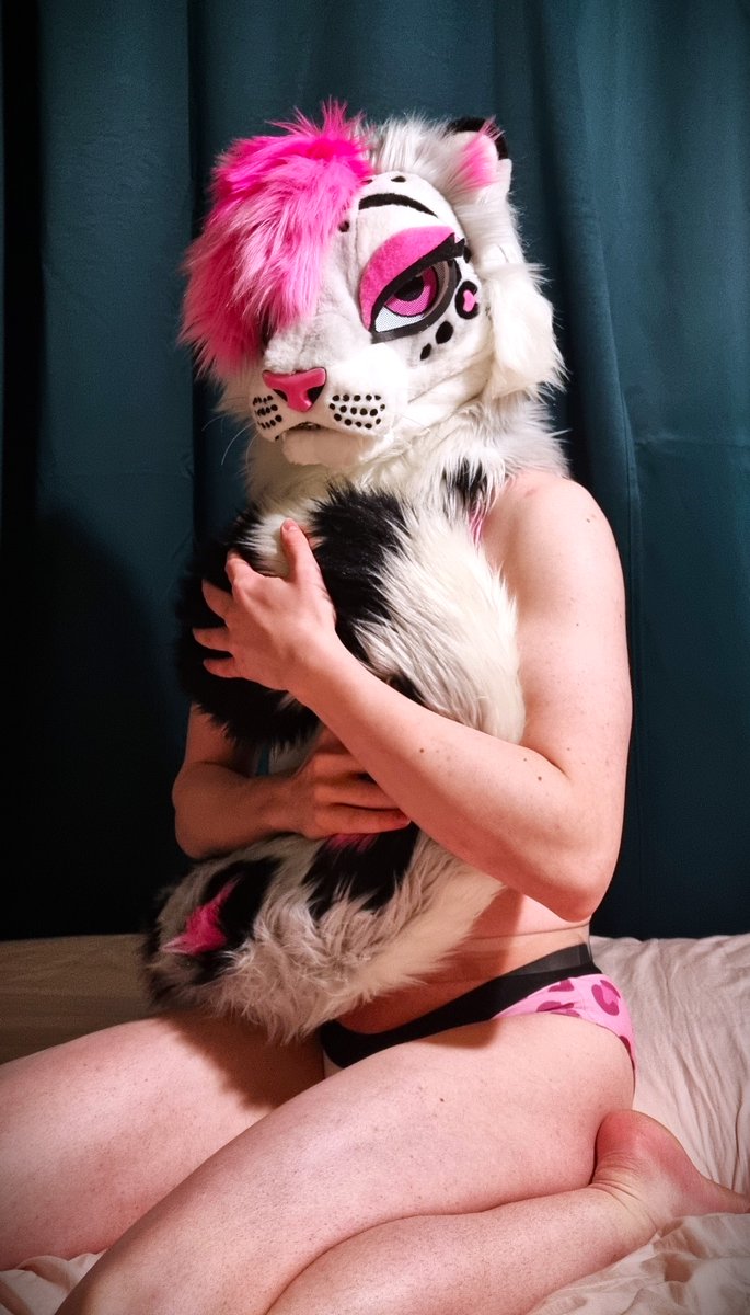 My tail is lovely company, but it'd be so much better if you were here as well! <3