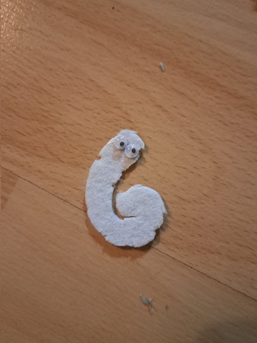 _bleuuuuuet's tweet image. Ok no more tweeting I have to lock in BUT look at that.... This is it.... My magnum opus... Tiny Coco with even Tinier Brushbuddy with googly eyes...... #とんがり帽子のアトリ絵
#MyWitchHatAtelierArt