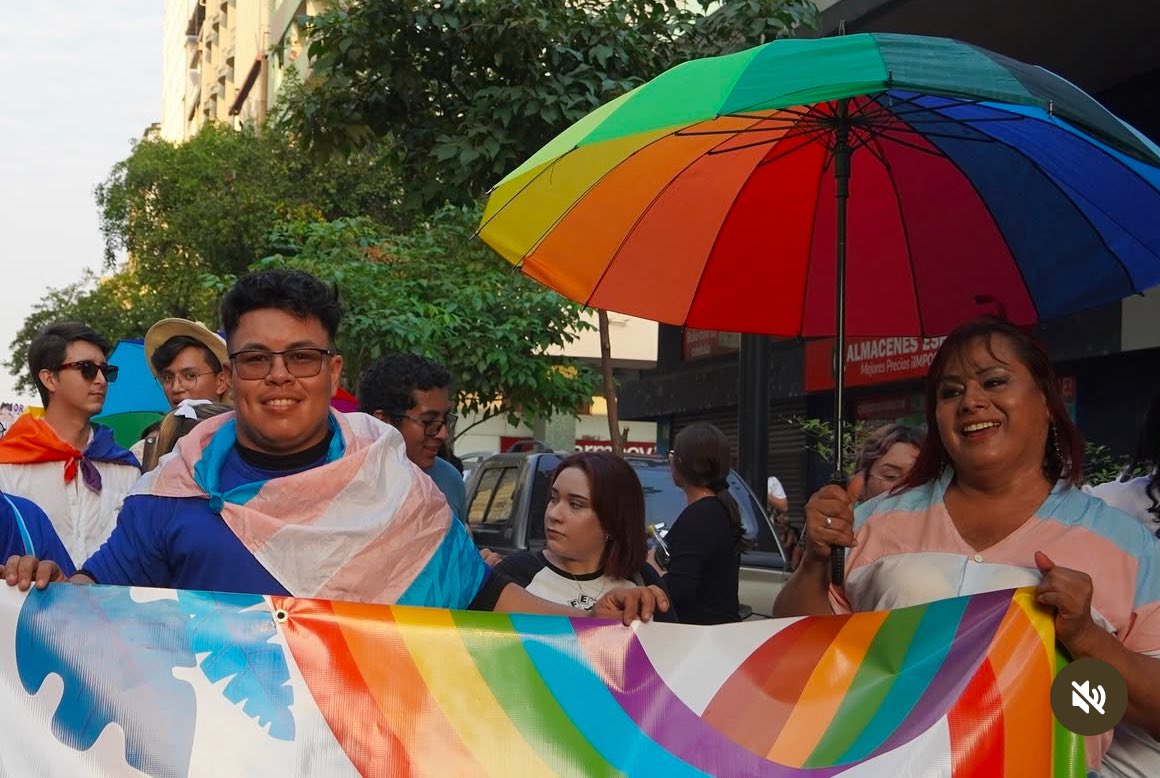 valientesec's tweet photo. 🏳️‍🌈 El 27 de Noviembre que Hizo Historia: 28 Años de Despenalización en Ecuador.

Este logro monumental no fue un regalo. Fue la victoria de años de resistencia, de la acción valiente del movimiento LGBTI.

#DiaInternacionaldelasDiversidades 🏳️‍🌈 https://t.co/LlEqq9UhAu