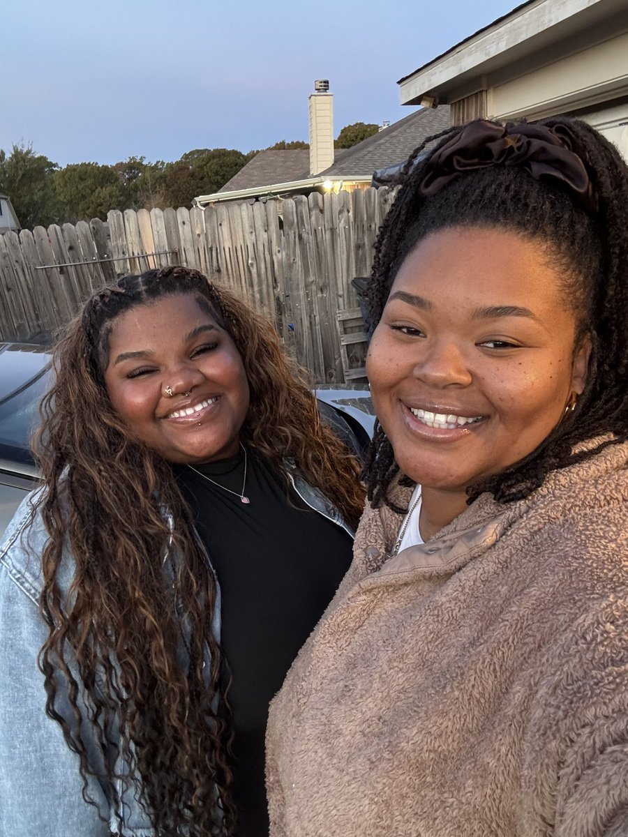 Happy Thanksgiving from the cousins and sisterssssss