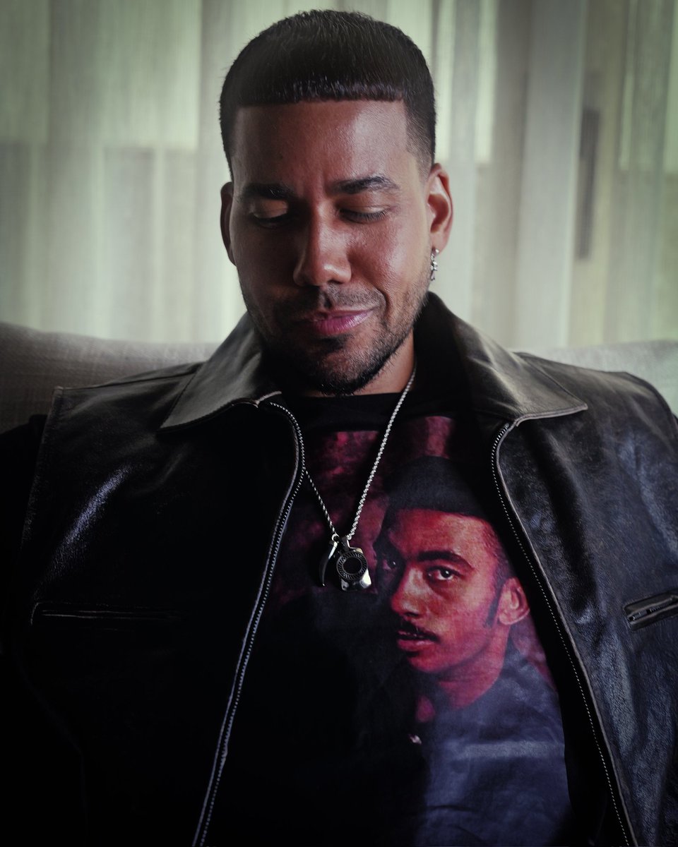 RomeoSantosPage's tweet image. Tengo demasiado por lo que estar agradecido.  Primero, porque todos los días me levanto con salud; porque Dios me premió con los padres más ejemplares y una hermana protectora, porque puso en mi camino una mujer que vale oro - una reina que me regaló lo más valioso que tengo en…