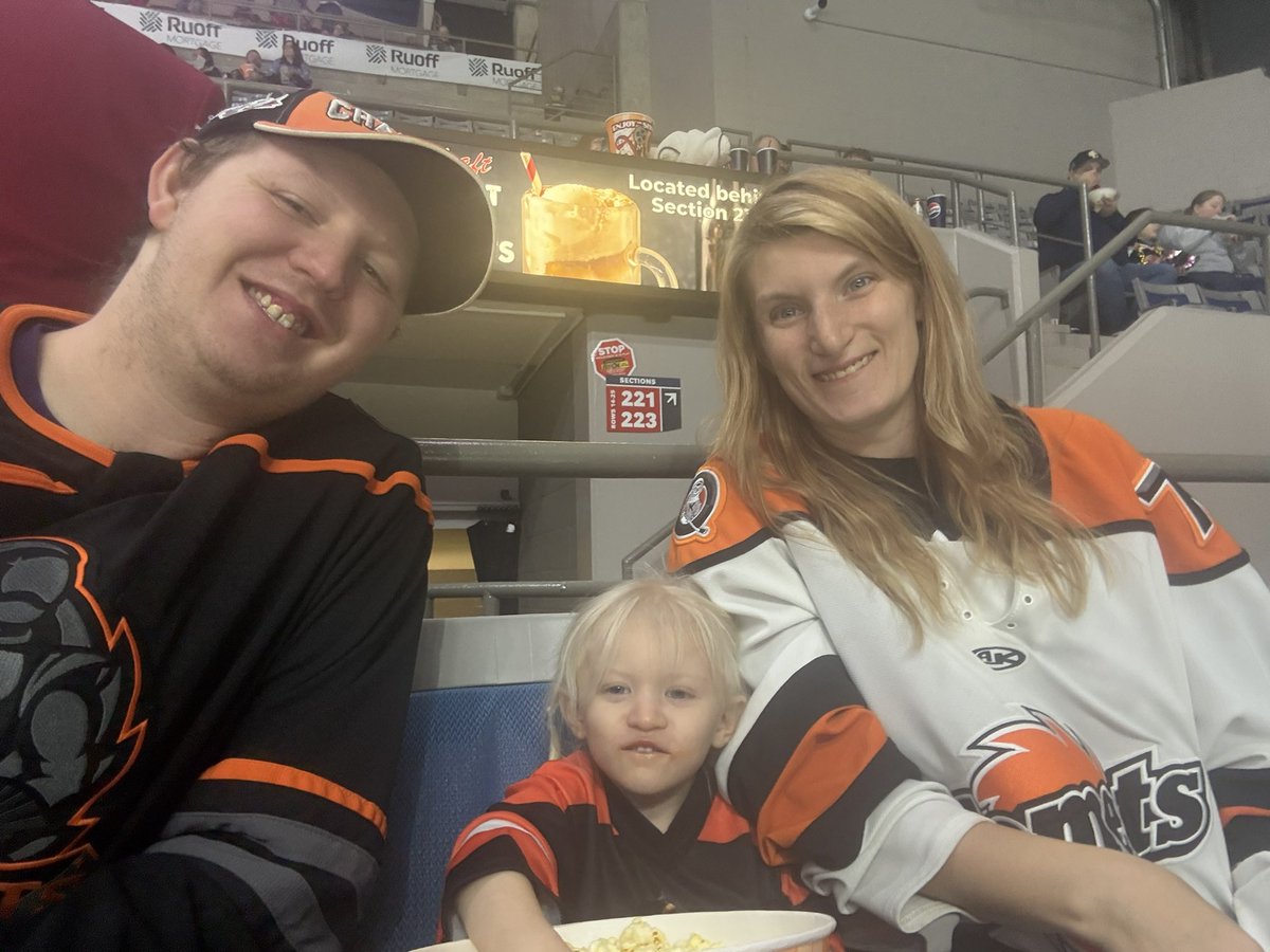 Zombieslayer44X's tweet photo. Family night let’s get the win for bob chase tonight  #LetsGoKomets https://t.co/QHIbjHxIas