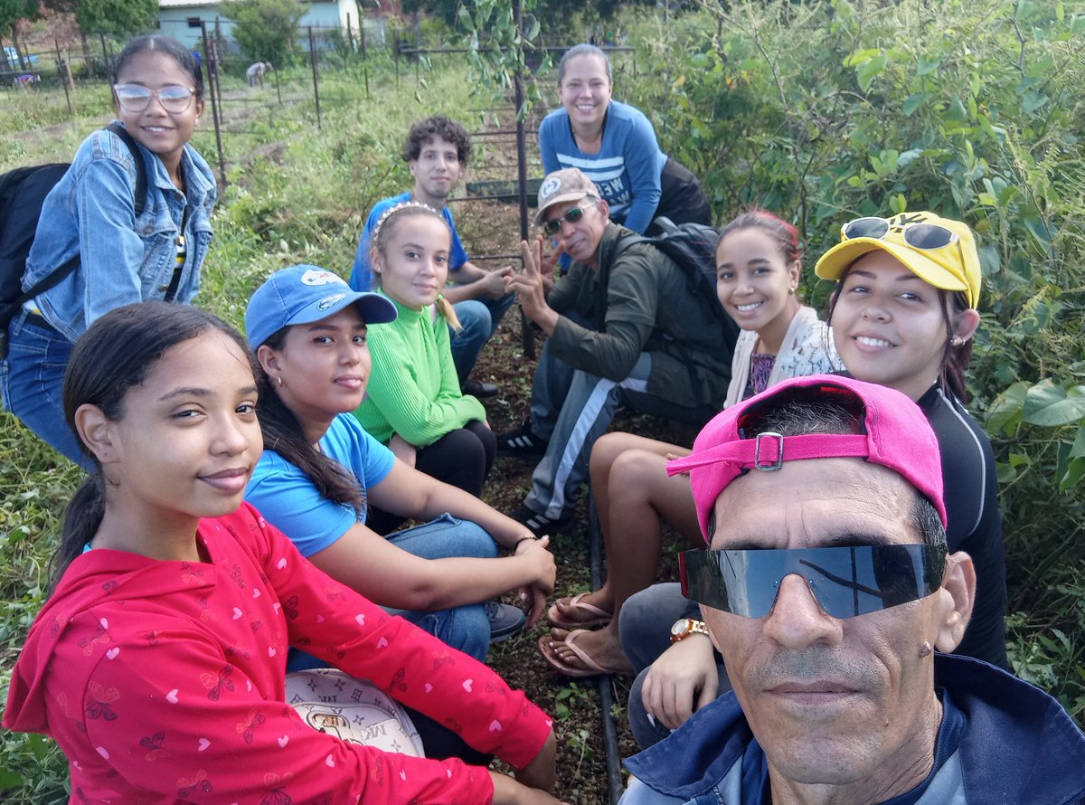 paz_ftejaspaz's tweet photo. Los estudiantes y profesores de la @UniversidadMoa se sumeron hoy a las actividades agrícolas en el proyecto Agrocupey. Con gran entusiasmo aportando a la soberanía alimentaria de nuestra universidad.@yurisley_valdes @AlmenaresReyes @AlietLam @PupoArlenys @CubaMES https://t.co/cApVvYUmKJ