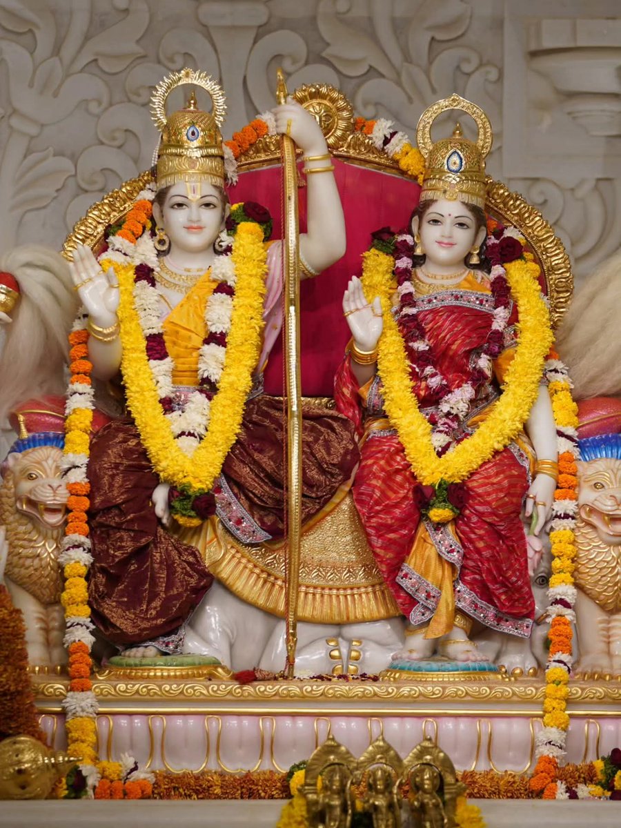 advsuryakshukla's tweet image. ‘तुलसी’ सब छल छाँड़िकै, कीजै राम-सनेह।

गोस्वामी जी कहते हैं कि सब छल-कपटों को छोड़ कर भगवान् की सच्चे हृदय से भक्ति करो।  भाव यह कि जब प्रभु सारे जीवों के सब कर्मों को जानता है तो हमें भी सच्चे हृदय से भगवान की भक्ति करनी चाहिए। 

#MereRam 
#SabkeRam 
#ShriRamcharitmanas