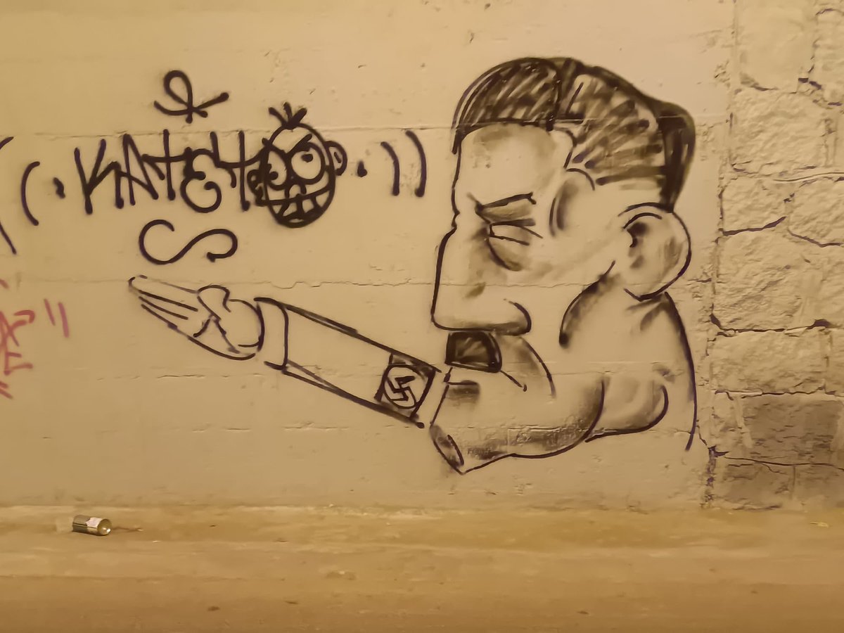 📢 Asociaciones vecinales de los distritos de #Hortaleza y #FuencarralElPardo denuncian pintadas con simbología #nazi y agresiones en los barrios de San Lorenzo y Las Tablas. #Madrid <a href="/AvLasTablas/">Asociación Vecinal Las Tablas</a> <a href="/AVSanLorenzo/">Asociación Vecinal de San Lorenzo</a> <a href="/FRAVM/">Federación Vecinal de Madrid</a> 

masinteresmadrid.com/asociaciones-v…