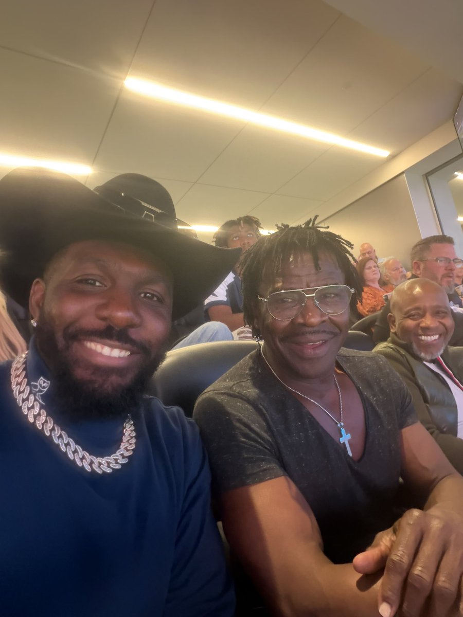 DezBryant's tweet image. 88’s💙⭐️