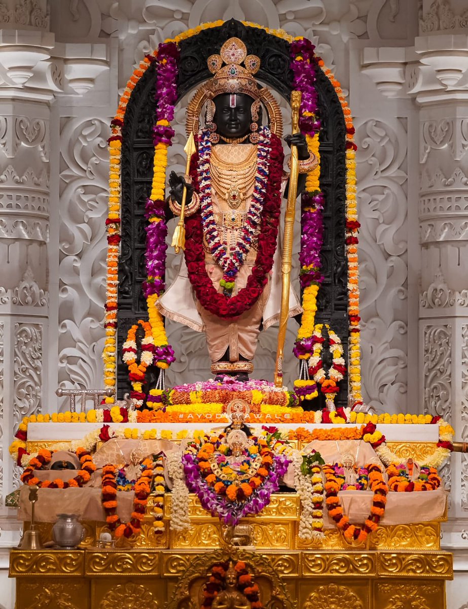 cs2903singh's tweet image. ✨ जय श्री राम! ✨
जिसके हृदय में राम नाम है, उसके जीवन में न अँधेरा रहता है, न निराशा।
राम नाम का प्रत्येक जप मन को शांति, आत्मा को बल और जीवन को दिशा देता है।
जो श्रीराम को स्मरण करे, उसकी हर बाधा पिघलकर मार्ग बन जाती है।
#जयश्रीराम #रामनामकीमहिमा #SanatanDharma #Bhakti