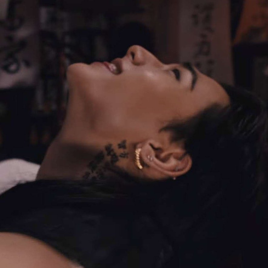 hxnjxnnnn's tweet image. How do we even have the time to process anything when he just looks like this