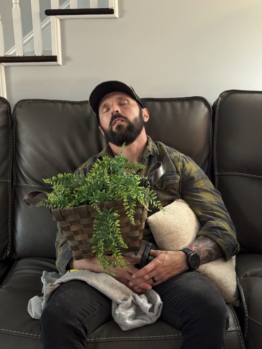 DocJimmys's tweet image. The Turkey really took me out. And my wife decided to have a little fun.

We’ve been married for 13 years, and I love we can still play jokes on each other like this.