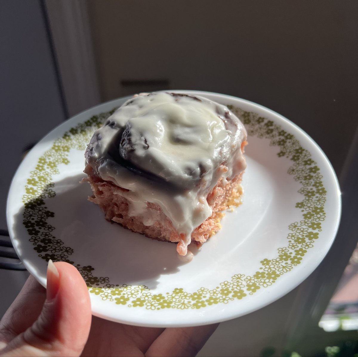 hhthacker's tweet image. happy thanksgiving! i made ube cinnamon rolls, garlic rolls, coconut cream, and pumpkin pies