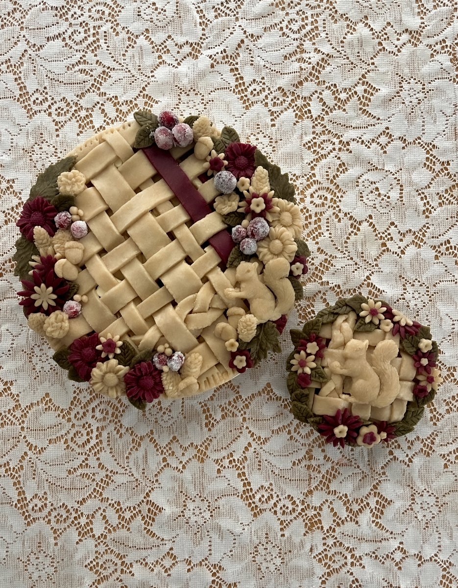 soiled_plants2's tweet image. let’s be pie with mama (I had leftover filling)