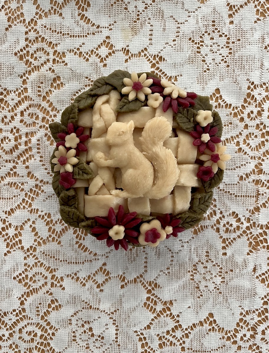 soiled_plants2's tweet image. let’s be pie with mama (I had leftover filling)