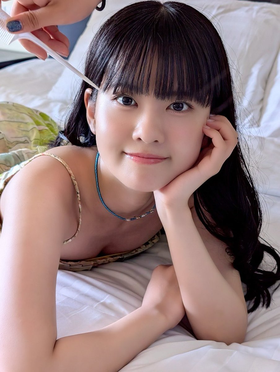 aguri_onishi's tweet photo. おはようございます☀️
本日！ #あぐぽんロンバケ が発売となりました🏖️
皆さんの温かい応援のおかげで、新たに写真集を出すことができました🌸
いつも応援ありがとうございます☺️
ぜひお早めにお迎えしてね🫶
感想も待ってます🐰
よかったら発売記念イベントにも遊びに来てください💓
よろしくお願いします🐠
#大西亜玖璃最新写真集 
#LONGVACATION