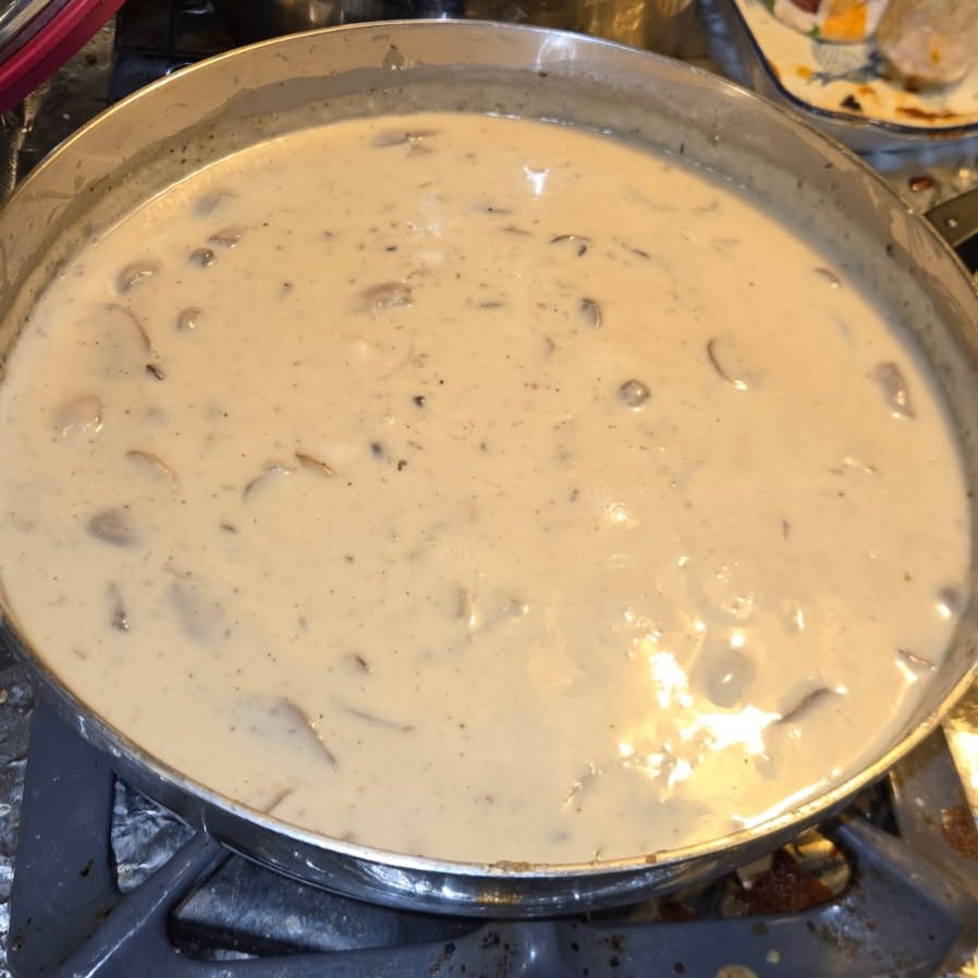 WizardCorgi's tweet image. Had to wake up at 3am to prepare 3
Meals , mash potatoes, mac n cheese and mushroom soup, and hopefully make it in time to cook the ribs. Overall pretty proud of myself making it within 3 hours all 3
