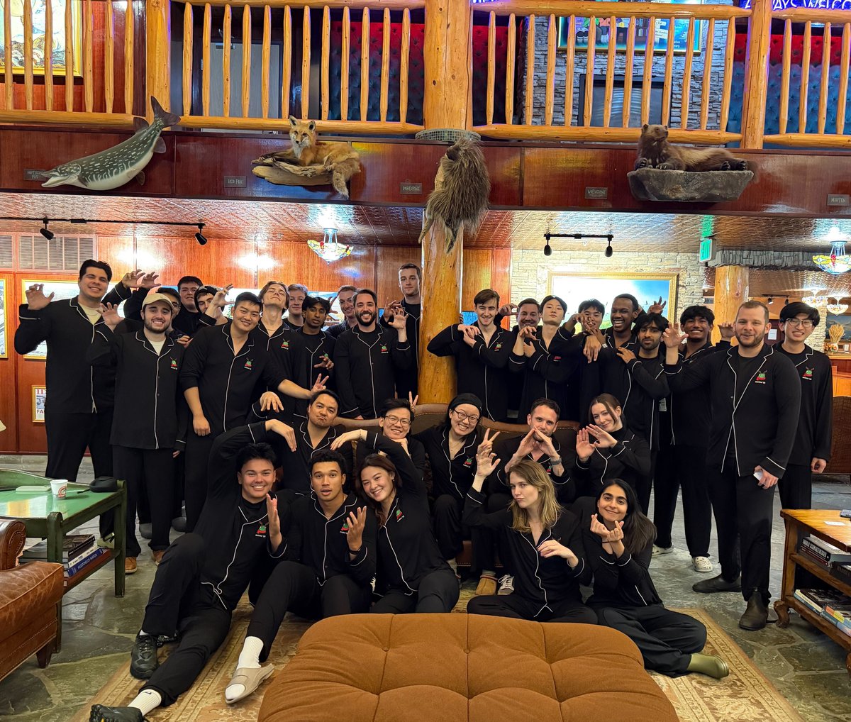 mintlify's tweet image. Happy thanksgiving from the mintlify team 🧡