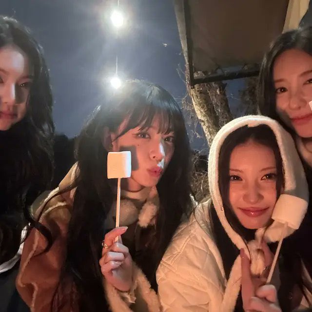 chaeinloop's tweet image. chaein will guest on lee chaeyeon’s year end party with the chaeyoungz !

📌 thursday, december 18th

🔗lee chaeyeon’s youtube: youtube.com/@cc_chaeyeon?s…