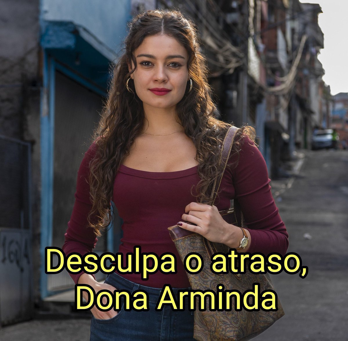 DobbyStar_'s tweet image. Quando bate 21:20, eu fico com a esperança de que a Renata ou o Tralli vão começar se despedir, mas um deles diz: &quot;Veja a seguir...&quot; 🤡

#TrêsGraças #JN