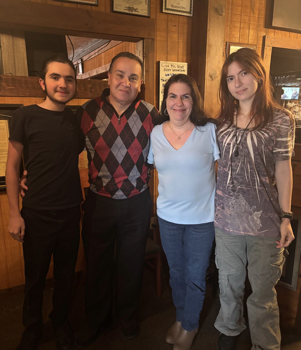 Michaeldfl's tweet image. Thanksgiving dinner at the DeLand Stockyard. Happy Thanksgiving from my family to yours!