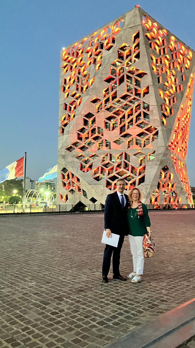 Mi segunda visita a Córdoba 🇦🇷. La primera de turista. Ahora  de embajador 🇪🇺.  Voy con agenda apretada. Tendré q volver y visitar más lugares emblemáticos. ¡ Se aceptan recomendaciones! Ojalá haya por lo menos tiempo para un Fernandito 🍹 para cerrar el dia.