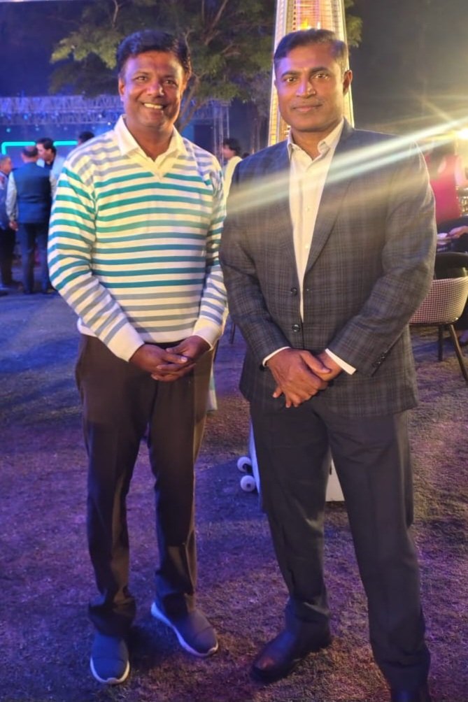 PushpendraNair's tweet image. Very Proud Moment 
When
I met Shri Dinesh MN (DIG, Rajsthan Police) in a marriage function at Udaipur a few days back.
My Mentor, Ideal person...
An Honest man who changed the theory of Administration.
In 2005 I send him a Greeting Card on Teacher&apos;s Day.

Jay Hind
@DineshMNIPS1