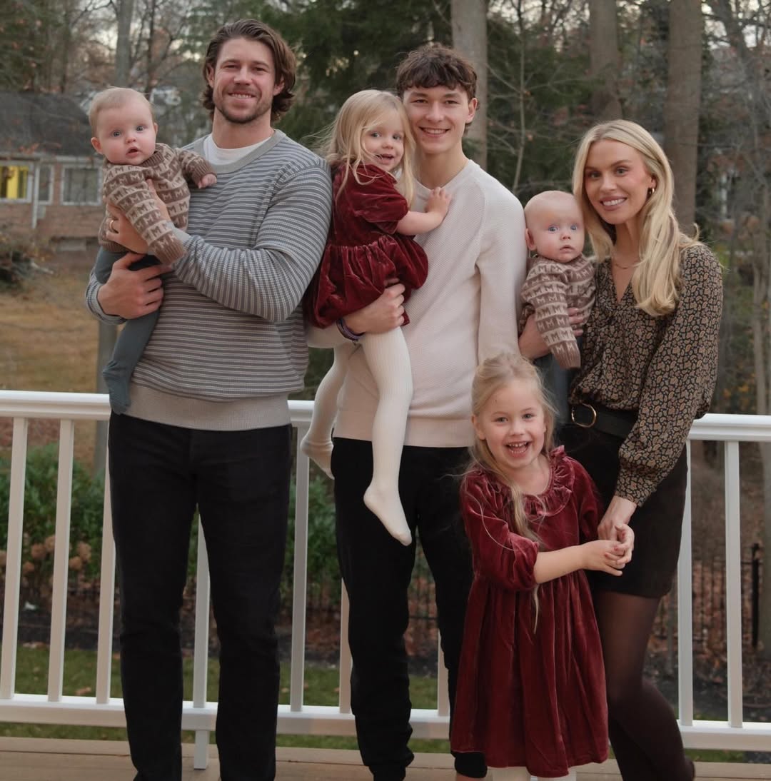 Happy Thanksgiving from the Martins (and Matthew Schaefer). ☺️

(📸: <a href="/sydneyemartin/">Sydney Esiason Martin</a>)