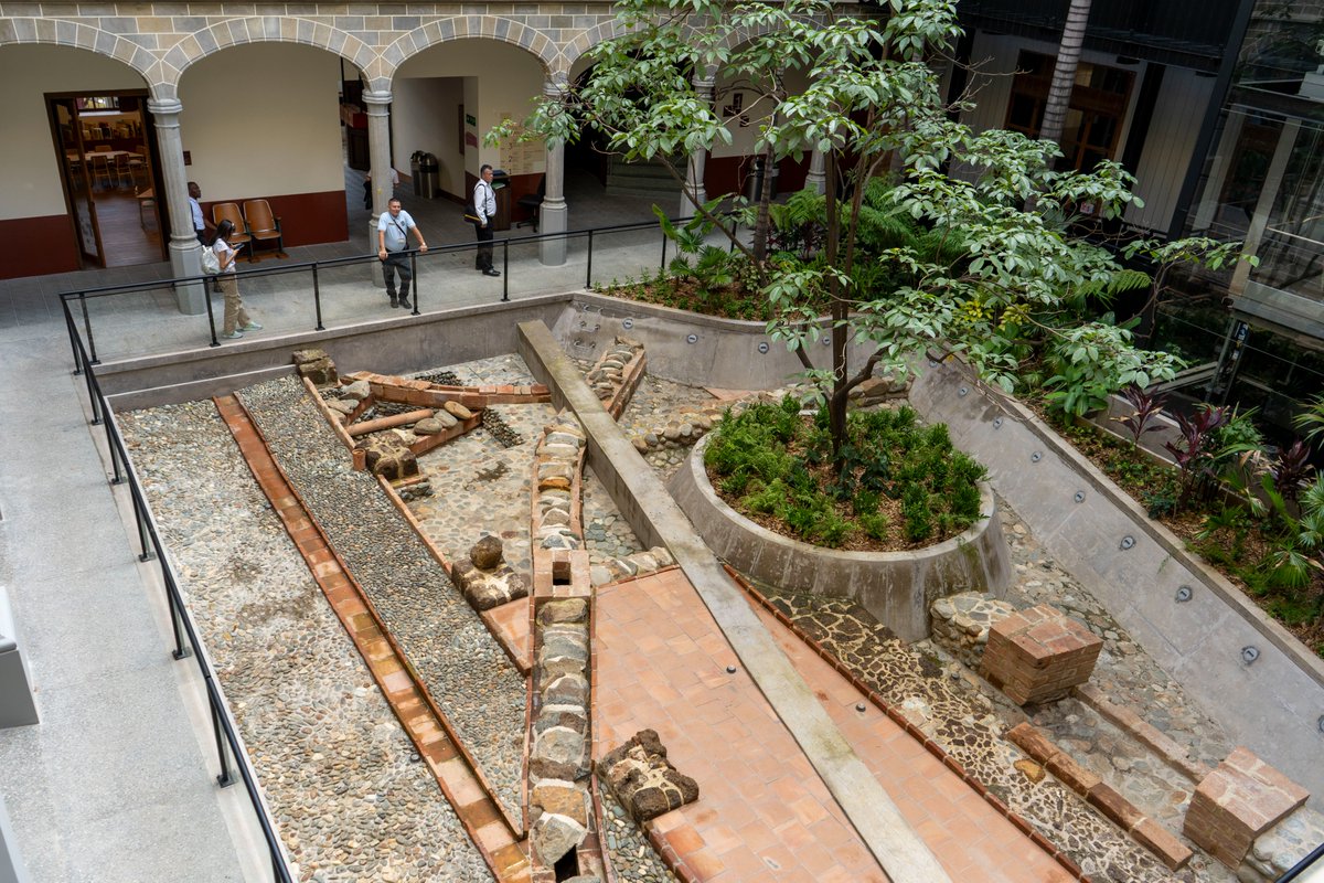 El Claustro Comfama: 222 años de historia que la caja conserva para Medellín. Hallazgos arqueológicos al servicio de la ciudad, como un acueducto con dos siglos de existencia.

<a href="/Comfama/">Comfama</a> <a href="/davidescobara/">David Escobar</a> 

valorynegocios.com/el-claustro-co…