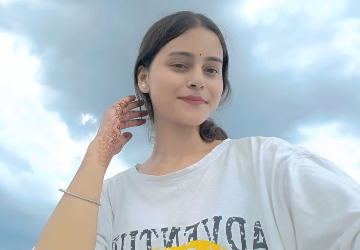 Shreya_Tonk's tweet image. शुरुआत चाहे जैसी भी हो, लेकिन 
     अंत आप अपनी मेहनत और हिम्मत 
 से शानदार बना सकते हैं।

❣️❣️सुप्रभात राधे-राधे साथियों ❣️❣️